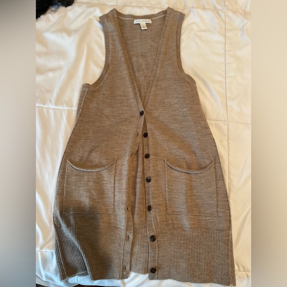 Banana Republic sleeveless sweater vest